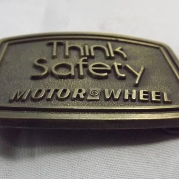 Think Safety Motor Wheel Belt Buckle - Picture 2 of 7